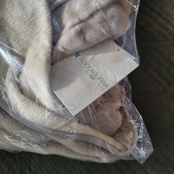 NWT Koolaburra by Ugg Robe - Picture 6 of 7